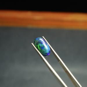Ópalo Negro Fuego Azul Welo Natural de 3.70 Quilates, Cabujón Ovalado Pulido de 15x9 mm, Gema Suelta PANJSHIR GEMS para Joyería - Product Image 2