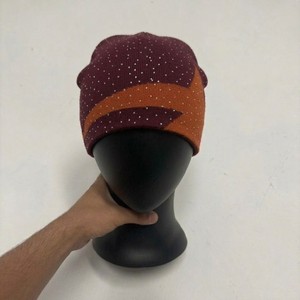Gorro unisex de acrílico con patrón de puntos y franja de color en contraste para adultos, uso casual de invierno, 56-58 cm - Product Image 1