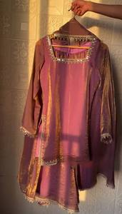 Ensemble Kurti en soie Fandy lourde avec broderie et travail manuel, palazzo entièrement cousu et dupatta à bordure en dentelle fantaisie - Product Image 5
