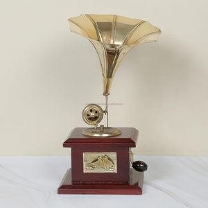 Réplique de gramophone en laiton vintage avec base en bois modèle de phonographe décoratif avec corne en or poli pour la décoration intérieure - Product Image 4