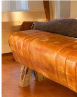 Banc en cuir véritable fait main de luxe avec pieds en bois massif, banc moderne pour entrée, chambre ou salle à manger, pour la maison ou l'hôtel