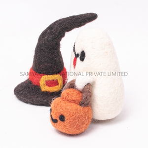 Decoración de Halloween de Fantasma Blanco de Fieltro Hecho a Mano con Sombrero de Bruja y Cubo de Calabazas |   Lindo Peluche Mini - Product Image 3