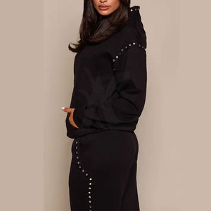 Sudadera unisex con tachuelas, tejido suave, con elegantes detalles metálicos, ropa informal de moda para uso diario. - Product Image 3