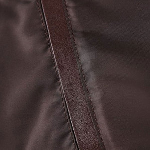 Chaleco de cuero para hombre, material de primera calidad, diseñado para atuendos casuales, looks elegantes y para usar en la temporada de invierno. - Product Image 4