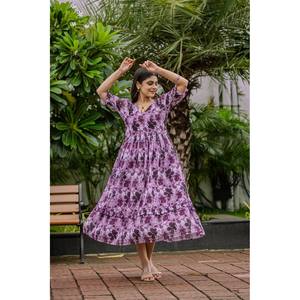 Robe de cocktail élégante en georgette à imprimé floral et géométrique numérique - Product Image 4