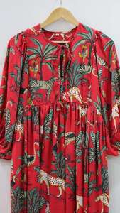 ชุดเดรสผ้าไหมพิมพ์ลายสัตว์ คอวีลึก ชุดเดรสสั้นระดับกลางสำหรับฤดูใบไม้ผลิ - Product Image 3