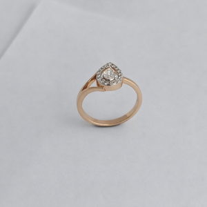 Anillo de Compromiso de Oro Rosa de 14K con Diamante Corte Pera y Halo para Mujer, Regalo para Boda, Joyería Fina con Acabado Pulido - Product Image 2