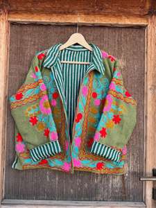 Chaqueta Bomber Suzani de Algodón Artesanal |   Patrón Floral Bordado a Mano |   Ropa de abrigo reversible y ecológica para festivales de invierno | - Product Image 3