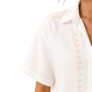 Camisa Corta Blanca Bordada Personalizada para Mujer, Blusa Casual de Verano con Botones y Manga Corta, Top de Moda con Logotipo Personalizado en Mezcla de Lino - Product Image 3