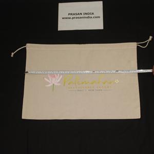 Pochette en toile de coton blanc cassé imprimée numériquement avec fermeture de type cordon de serrage - Product Image 3