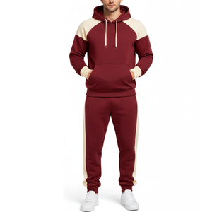 ชุดวอร์มผู้ชายสีแดงอมน้ำตาลและครีมยอดนิยม – เสื้อฮู้ดแขนราแกลนพร้อมขอบแขนเสื้อแบบตัดกัน กางเกงเข้าชุด ชุดกีฬาสองชิ้น - Product Image 1
