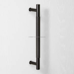 Poignée de tirage en métal sélectionnée pour les armoires domestiques élégantes, offrant des quincaillerie de fabrication précise et une utilisation fluide et constante. - Product Image 6