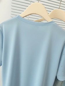 เสื้อยืดคอกลมแขนสั้นสีฟ้าอ่อนลำลองสำหรับผู้ชาย ลายเรียบ ทรงหลวม ผ้าฝ้าย 100% โลโก้ด้านหน้า ระบายอากาศได้ดี - Product Image 5