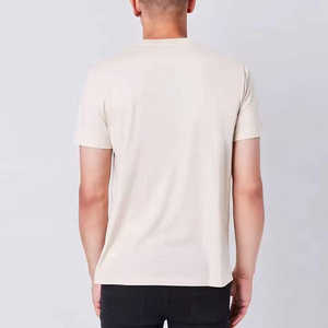 Camiseta de Hombre de Alta Calidad 100% Algodón de Pakistán, Cómoda y Elegante, Casual, Tallas Grandes, Diseño Sólido con Logotipo Estampado en Relieve - Product Image 4