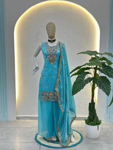 Ensemble Kurta Palazzo brodé bleu ciel de créateur avec dupatta en organza pour femme – Tenue ethnique haut de gamme pour fêtes et événements - Product Image 5