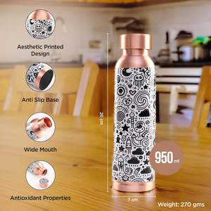 Botella de agua de cobre de diseño con arte impreso moderno en blanco y negro, cuerpo metálico duradero, ideal para yoga, gimnasio y viajes. - Product Image 3