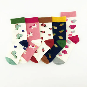 Chaussettes pour hommes de qualité supérieure avec logo coloré, fabricants de chaussettes en coton personnalisées, chaussettes tricotées sur mesure OEM - Product Image 2