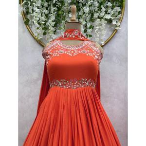 Robe de soirée trapèze de créateur faite main avec imprimé floral et dupatta, taille empire, ornée de broderies et de sequins, taille XL - Product Image 5