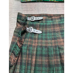 กระโปรงยาวระดับเข่าสำหรับผู้หญิง ลายสก็อตสีน้ำตาล สายหนังจีบแบบกิลท์ - Product Image 3