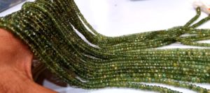 Perles d'apatite verte naturelle facettées en forme de rondelle de 4 à 5 mm, brin de 14 pouces de long - Product Image 4