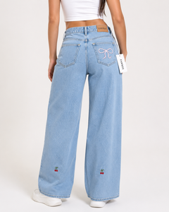 Jean Fawkes taille haute coupe large délavé clair brodé en denim décontracté pour femme – Prix de gros imbattable, personnalisable - Product Image 4