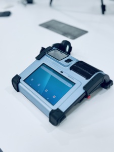 Terminal biométrique portable MT100 |   Lecteur d'empreintes digitales FAP10 + Scanner d'iris en option |   Code QR/Codes-barres |   Imprimante thermique |   Android 13 Stock - Product Image 3
