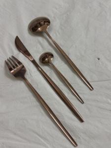 Juego de Cubiertos de Alta Gama con Acabado de Cobre, Cubiertos Metálicos Duraderos para Bodas y Hoteles, Cubiertos Decorativos para Mesa - Product Image 4