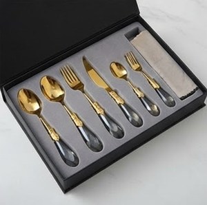 Elegantes goldenes Besteckset mit Kristallgriffen, perfekt für Party- und Hochzeits-Tischgedecke. - Product Image 6