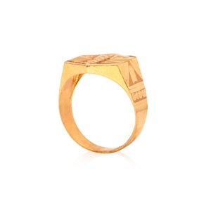 Bague signet géométrique dorée de qualité supérieure avec motif éventail gravé complexe et détails circulaires décoratifs - Product Image 3