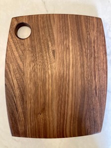 Planche à découper en teck durable avec poignée, idéale pour couper, servir et décorer le comptoir de cuisine ou la table à manger - Product Image 4