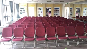 Aula escolar con pupitre y silla para estudiantes - Product Image 6