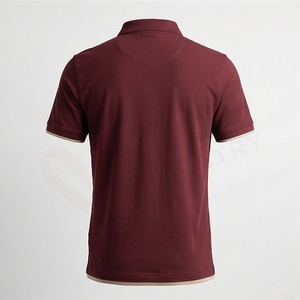 เสื้อโปโลผู้ชายสีแดงเบอร์กันดี แขนสั้น ผ้าคอตตอนปิเก้ สวมใส่สบาย ระบายอากาศได้ดี ทรงปกติ ดีไซน์ถักแบบเรียบ โลโก้ด้านหน้า - Product Image 3