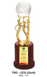 Estructura dorada, base de madera, premio de reconocimiento al liderazgo, premio anual por excelencia con diseño de bola de cristal, trofeo. - Product Image 2