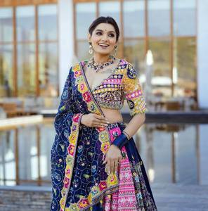 Lehenga Choli de Seda Multicolor de Diseño para Mujer, para Navratri |   Vestido Tradicional para Fiesta Garba con Adornos de Espejos - Product Image 2