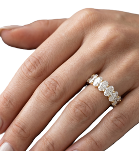 Bague demi-éternité en or massif 10K 14K 18K avec diamant de laboratoire ovale de couleur DEF, clarté VS VVS, certifié IGI - Product Image 5