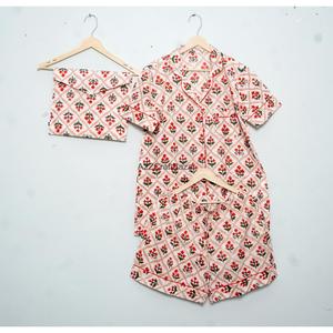 Pyjama sexy pour femmes en coton et dentelle à manches courtes, col en V, imprimé floral, respirant, lavable, coupe trapèze, avec cordon de serrage - Product Image 1