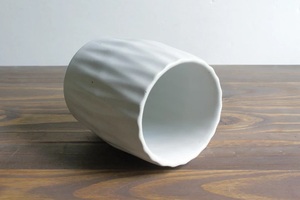 Porte-ustensiles en céramique contemporain, finition texturée ondulée, grès cuit à haute température, organisateur de cuisine durable et élégant - Product Image 4