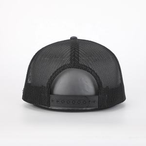 Gorra de camionero de algodón gris de 6 paneles con logotipo bordado personalizado de alta calidad al por mayor, gorra snapback de malla con visera plana deportiva OEM para hombre - Product Image 2