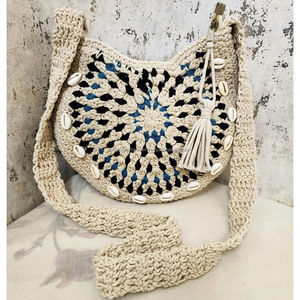 Bolso de ganchillo hecho a mano de fibra natural con patrón de Mandala en espiral y bolso de hombro bohemio redondo con cuentas de concha con borla decorativa - Product Image 4