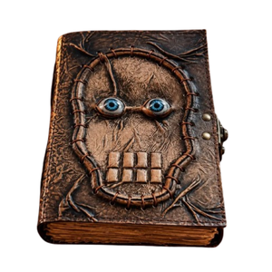 Diario de cuero con diseño de monstruo gótico. Espeluznante Libro de las Sombras con Grabado en Relieve, Cuaderno de Hechizos, Regalo Hecho a Mano para Halloween - Product Image 1