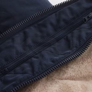 Chaqueta de Invierno Acolchada para Hombre, Ligera y Transpirable, con Capucha y Logotipo Frontal, Resistente al Viento y Cálida, para un Estilo Casual - Product Image 5