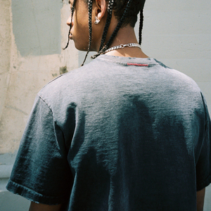 Camiseta de algodón de 250 GSM de alto gramaje con estampado gráfico de anime, estilo streetwear, lavado a la piedra y ácido, oversize para hombre - Product Image 2