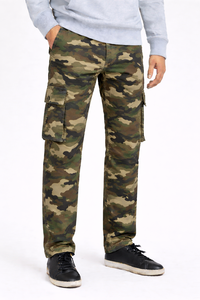 Pantalones Cargo Clásicos de Camuflaje para Hombre – Un prenda esencial resistente de inspiración outdoor, confeccionada con tela duradera y rica en algodón - Product Image 4