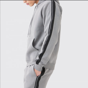 Conjunto Deportivo Informal con Capucha para Hombre, Pantalones Cortos con Bloques de Color, Corte Regular, Conjunto Deportivo Gris con Capucha para Hombre, Top de Manga Larga, Pantalones Cortos con Franja Lateral - Product Image 5