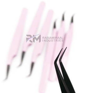 Pince à épiler pour cils RABIA MIRAAAL INDUSTRIES, pointe en plasma noir, couleur rose poudré, en acier inoxydable, pointe dentelée - Product Image 3