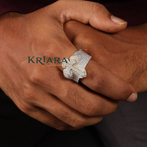Bague pour homme en argent 925 plaqué or avec diamants de laboratoire de couleur D, taille brillant rond, style luxueux, bijoux à porter au quotidien - Product Image 1
