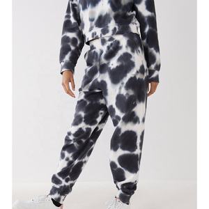 Ensemble de survêtement tie-dye haut de gamme en gros, sweat-shirt et pantalon surdimensionnés personnalisés pour les vêtements de sport, utilisation en extérieur, léger et confortable - Product Image 5