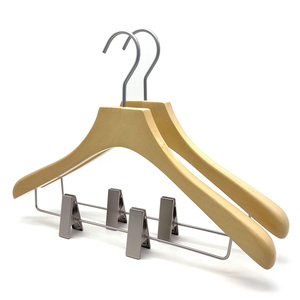 Pince à vêtements en bois épais sur mesure avec logo personnalisé - Prix compétitif, qualité supérieure, design moderne, durable pour armoire - Product Image 1
