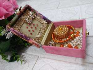Regalo Tradicional Indio para Bodas Shagun |   Recuerdo para Damas de Honor de Haldi, Mehendi, Sangeet y Nikah |   Regalo Festivo, Regalo para Navratri - Product Image 2