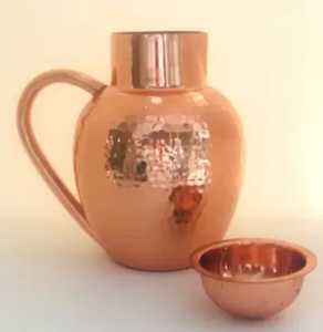 Pot à eau en cuivre pur martelé et arrondi avec couvercle, design traditionnel Surahi, récipient ayurvédique pour la santé, pour la décoration intérieure et les boissons - Product Image 1